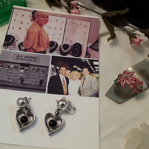 NEW,J&M DESIGNS 925 STERLING ONYX HEART EARRINGS - Picture 8 of 11